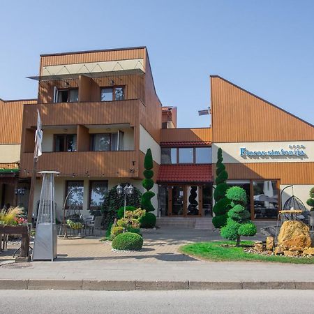 Floros Simfonija Hotel Sventoji Bagian luar foto