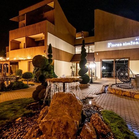 Floros Simfonija Hotel Sventoji Bagian luar foto