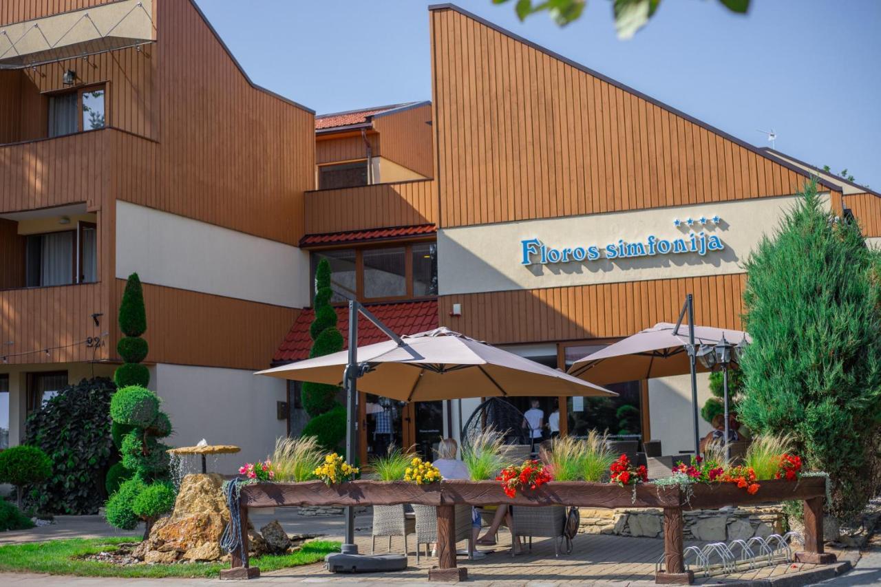 Floros Simfonija Hotel Sventoji Bagian luar foto