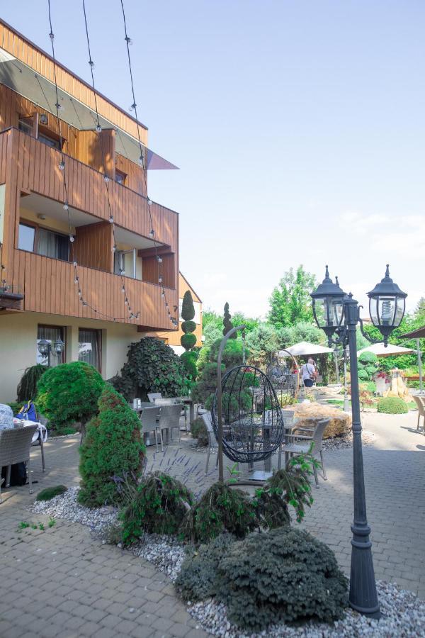 Floros Simfonija Hotel Sventoji Bagian luar foto
