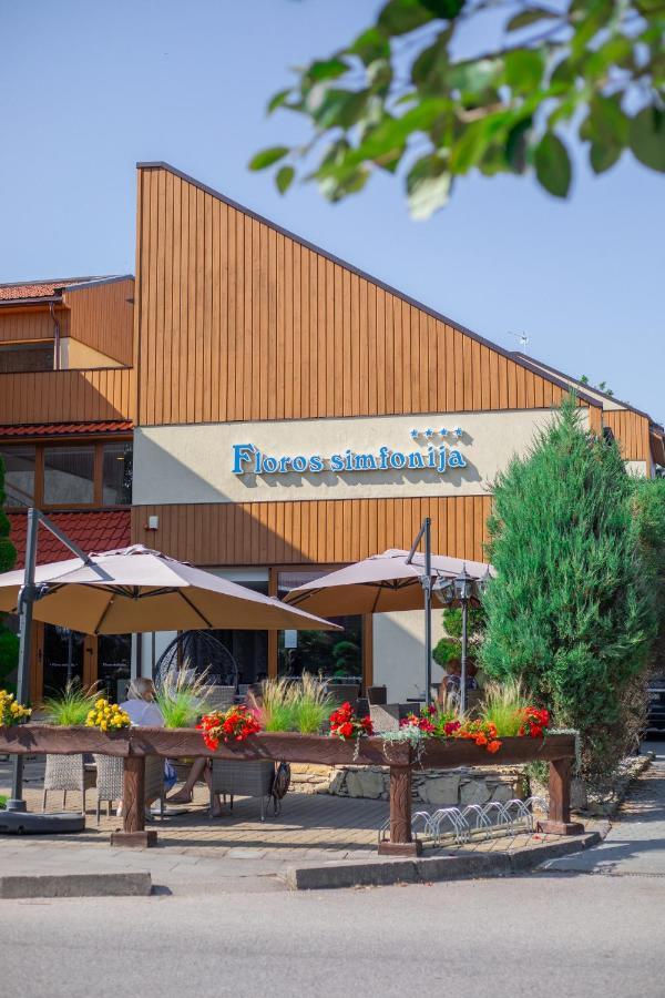 Floros Simfonija Hotel Sventoji Bagian luar foto