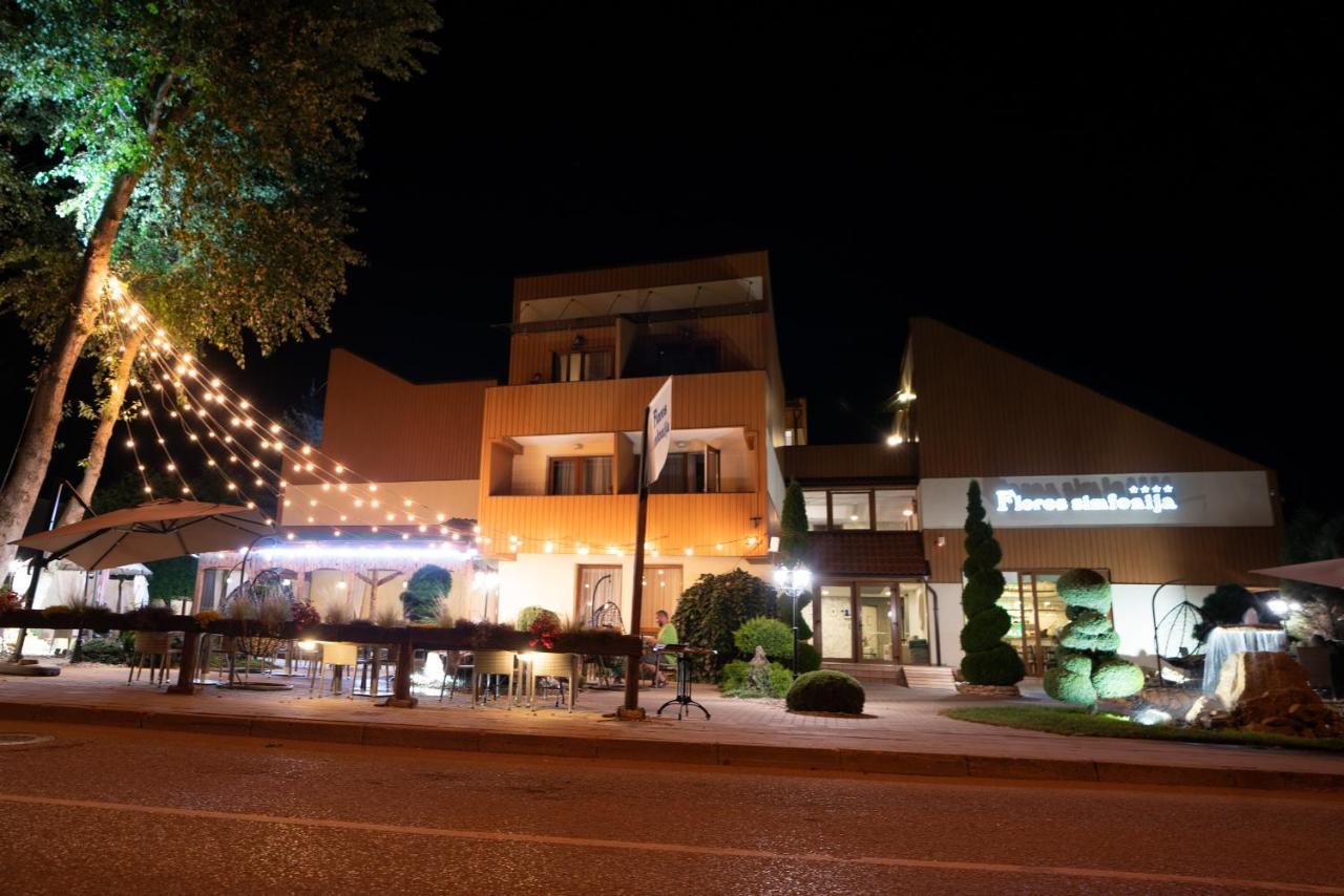 Floros Simfonija Hotel Sventoji Bagian luar foto