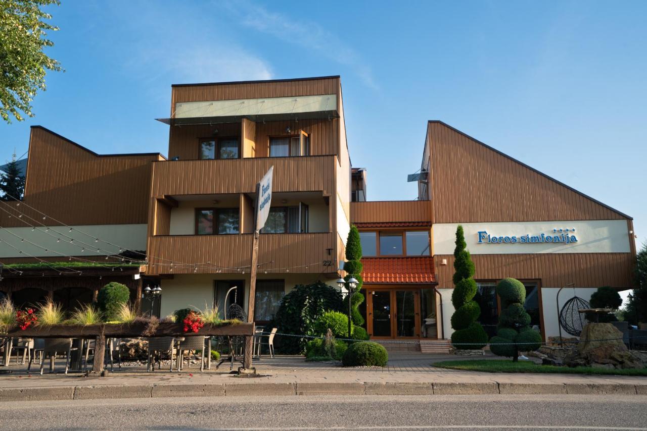 Floros Simfonija Hotel Sventoji Bagian luar foto