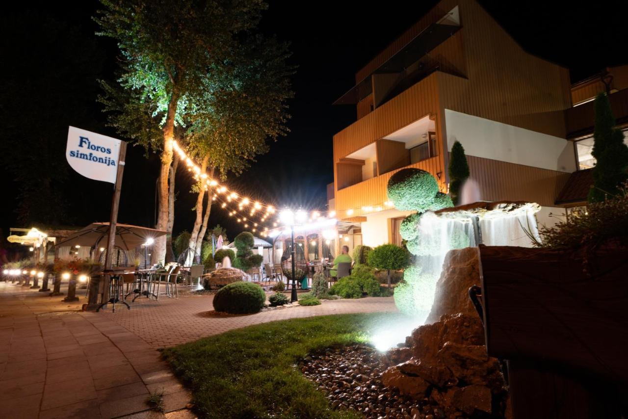 Floros Simfonija Hotel Sventoji Bagian luar foto