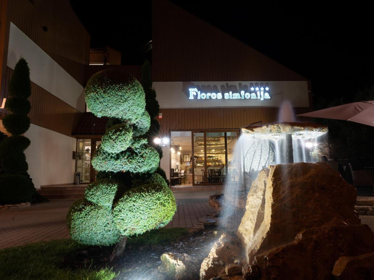 Floros Simfonija Hotel Sventoji Bagian luar foto