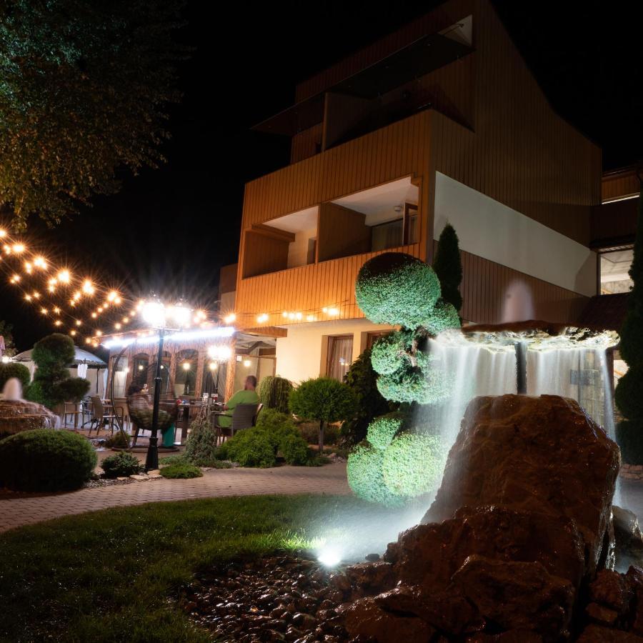Floros Simfonija Hotel Sventoji Bagian luar foto
