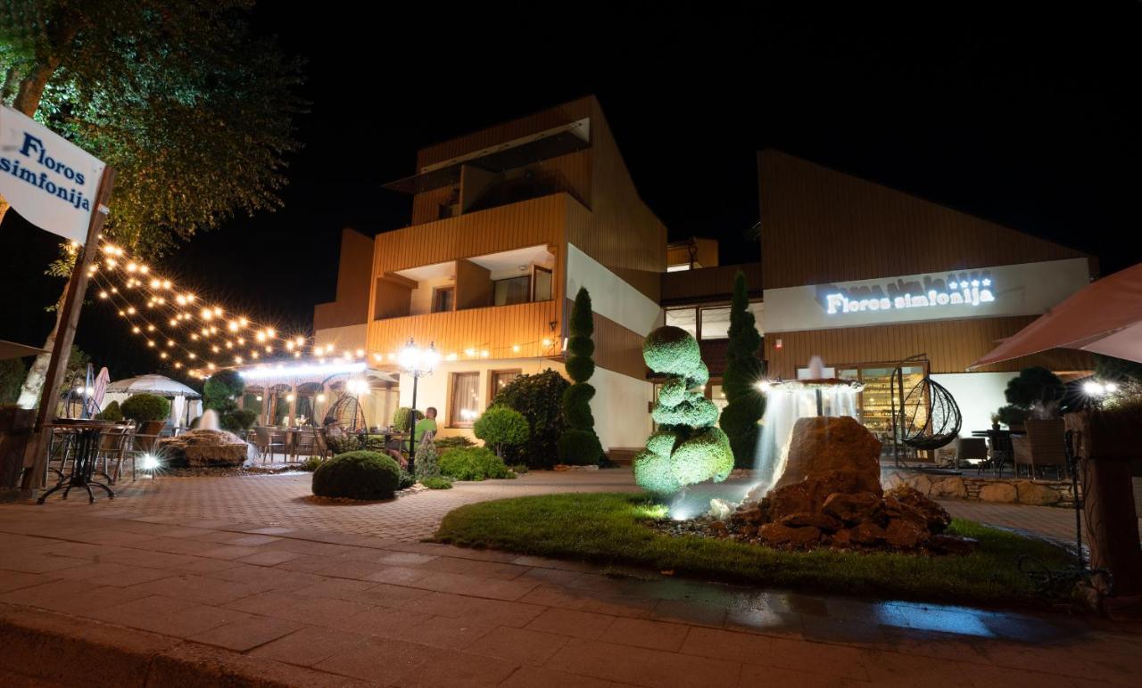 Floros Simfonija Hotel Sventoji Bagian luar foto