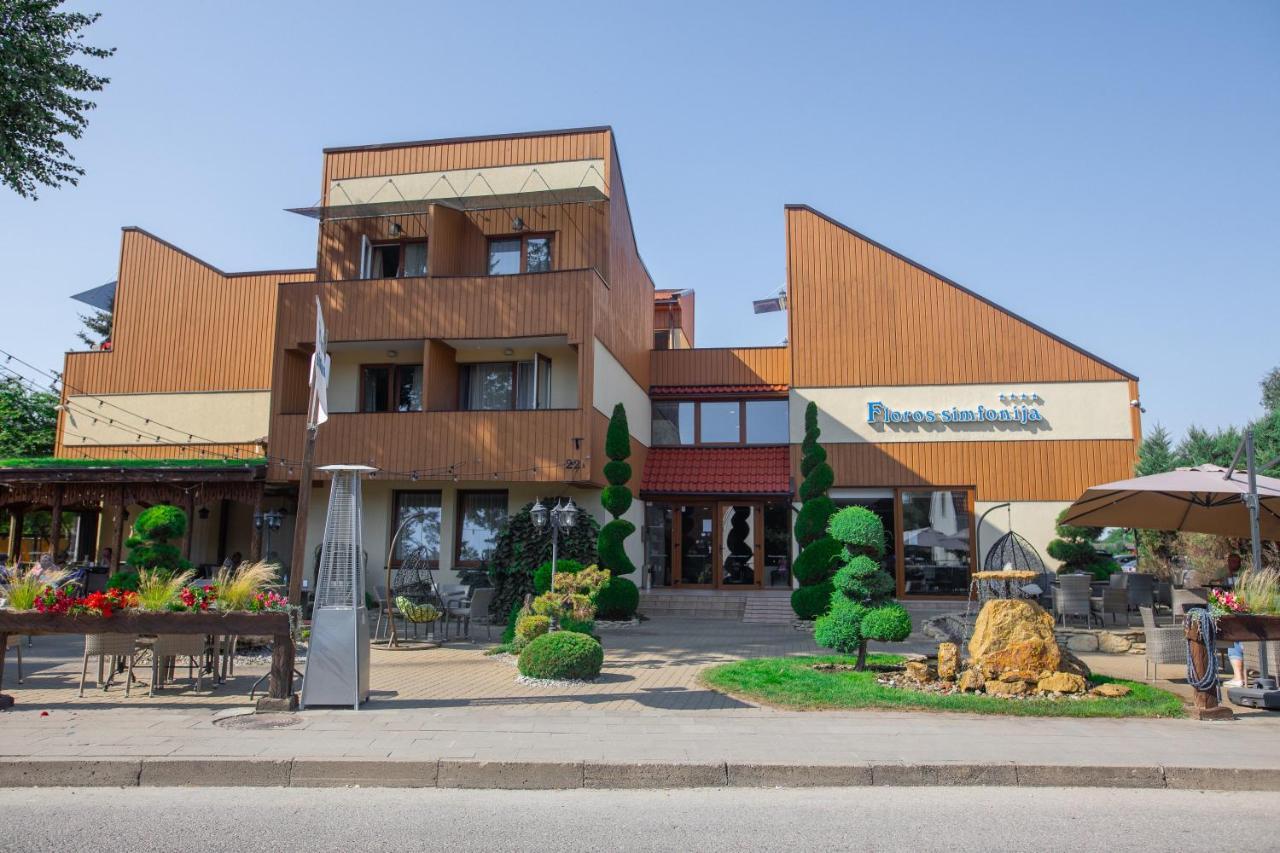 Floros Simfonija Hotel Sventoji Bagian luar foto