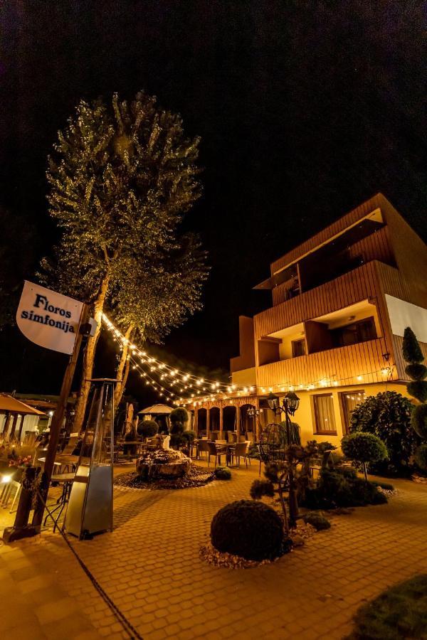 Floros Simfonija Hotel Sventoji Bagian luar foto