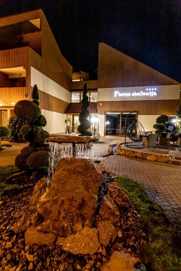 Floros Simfonija Hotel Sventoji Bagian luar foto