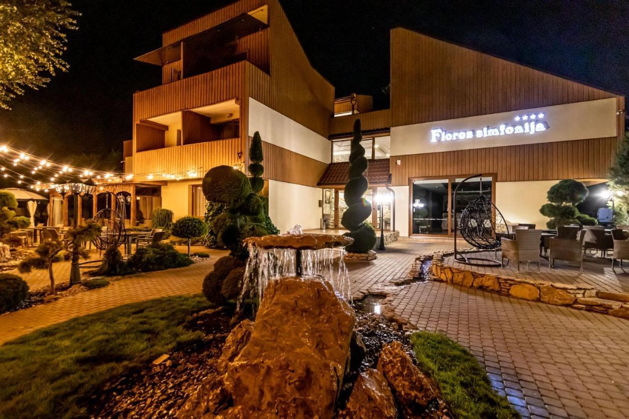 Floros Simfonija Hotel Sventoji Bagian luar foto