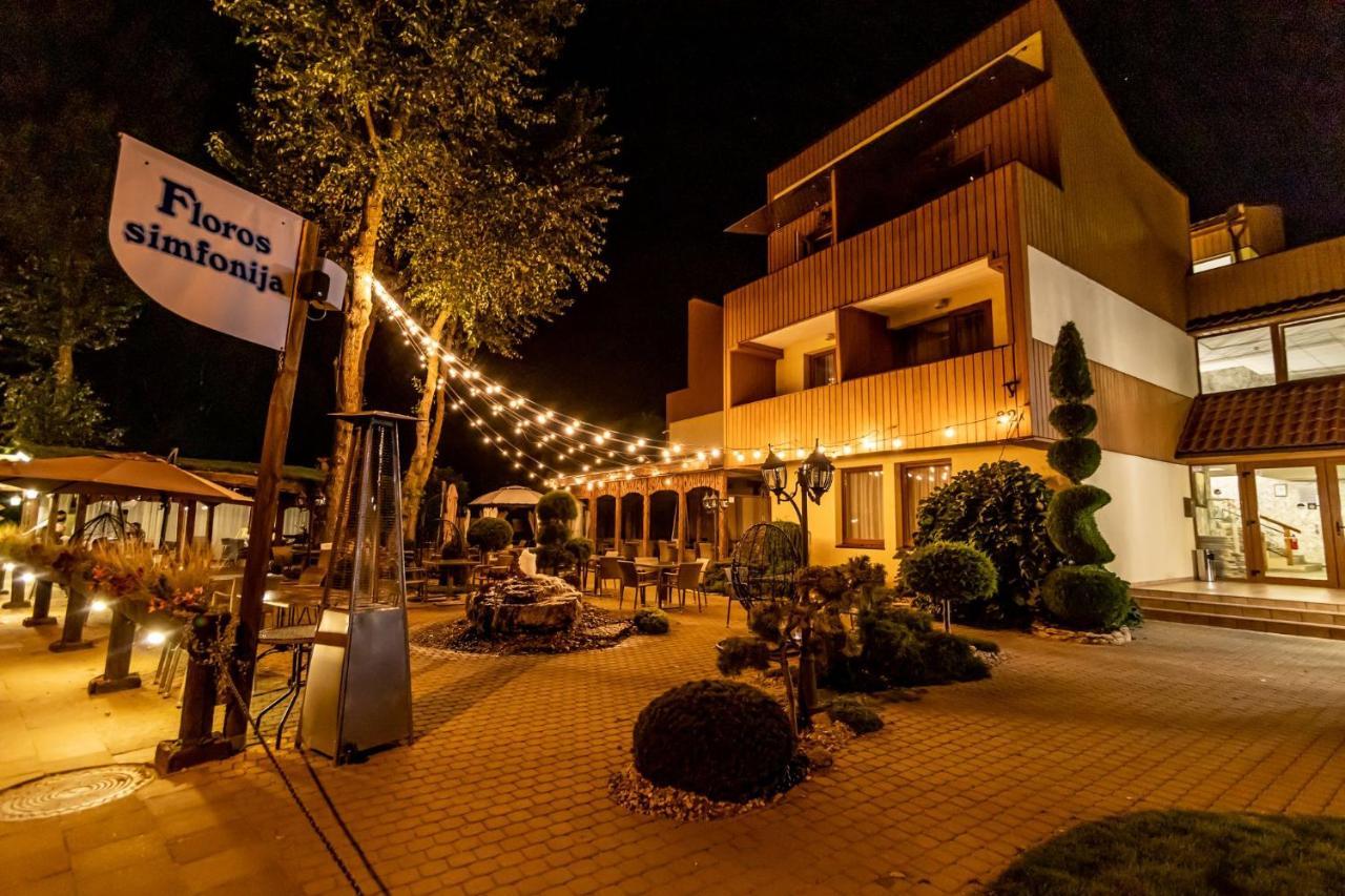 Floros Simfonija Hotel Sventoji Bagian luar foto