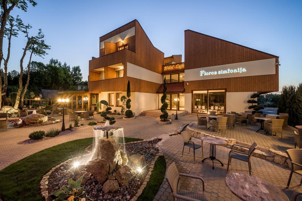 Floros Simfonija Hotel Sventoji Bagian luar foto